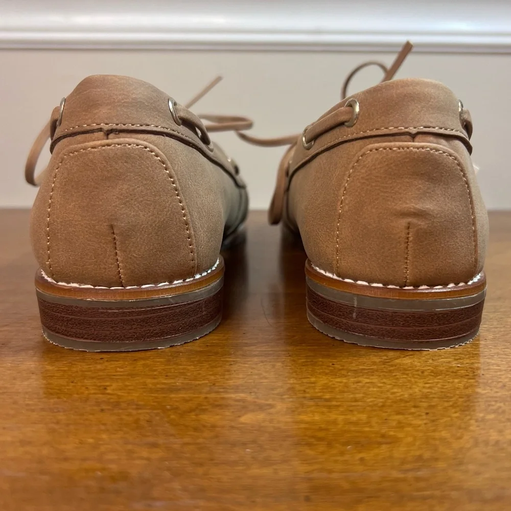Tommy Bahama Nahara Women’s Size 7 Tan Boat Shoes Moc Toe Loafers NWT